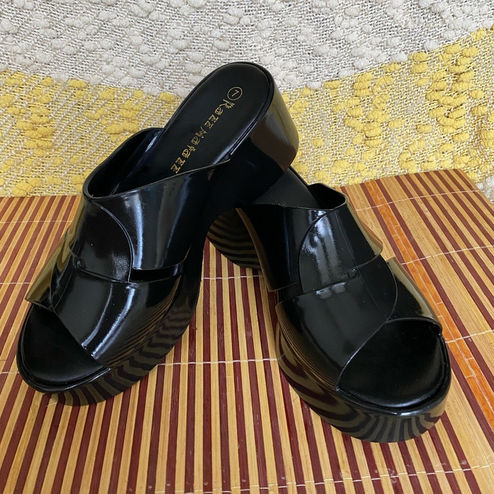 Razzmatazz Sanda Heels: Size 7